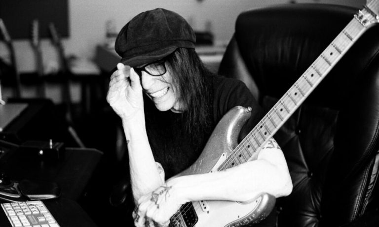 Mick Mars 2023