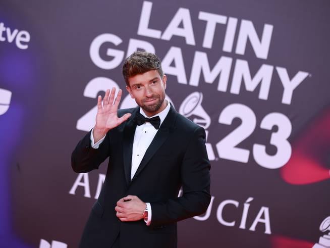 Pablo Alborán on the carpet of the Latin Grammy 2023