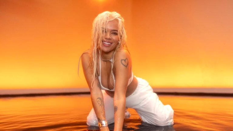 Karol G premieres her new collaboration, 'Labios mordidos', at the 2023 Billboard Music Awards