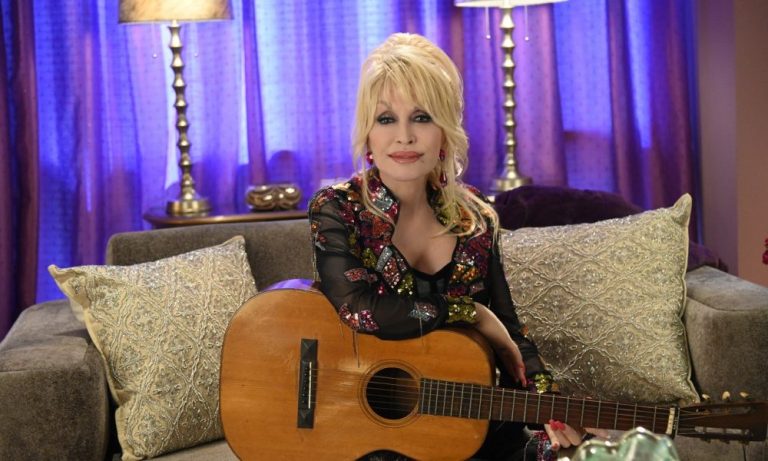 Dolly Parton covers “Jolene” with Måneskin