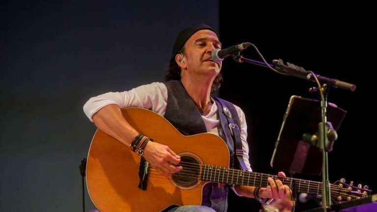 Los Secretos postpone their December concerts due to a surgical intervention by the singer Álvaro Urquijo