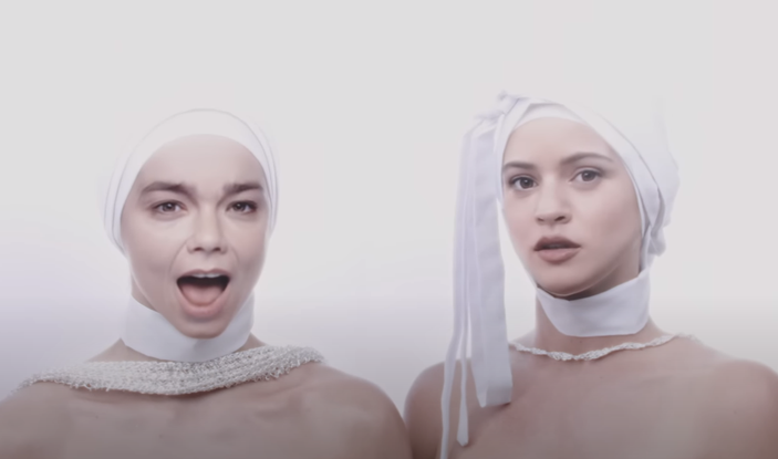 Screenshot of the clip "Oral" by Björk and Rosalía