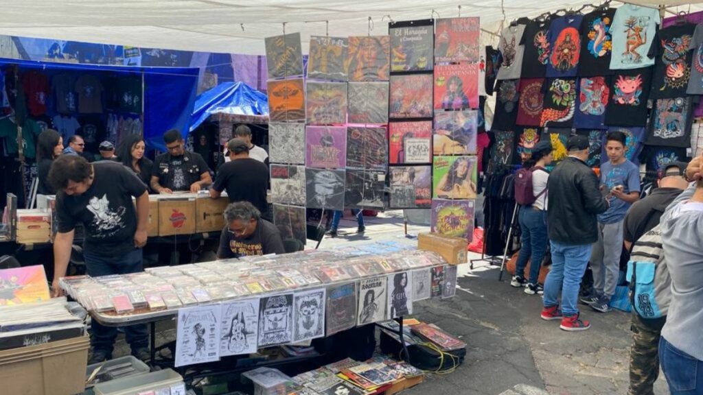 concert-merchandise-market-in-cdmx-2-1024x576