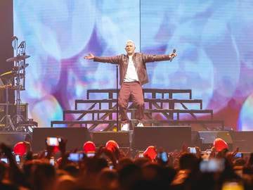 Alejandro Sanz during his concert at the Palau Sant Jordi in Barcelona, ​​on December 9, 2023.