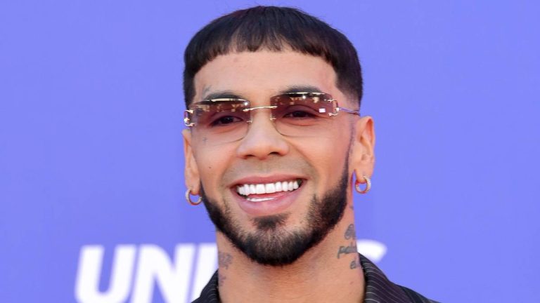 Anuel AA returns to reggaeton with 'Luces Tenues', his new single