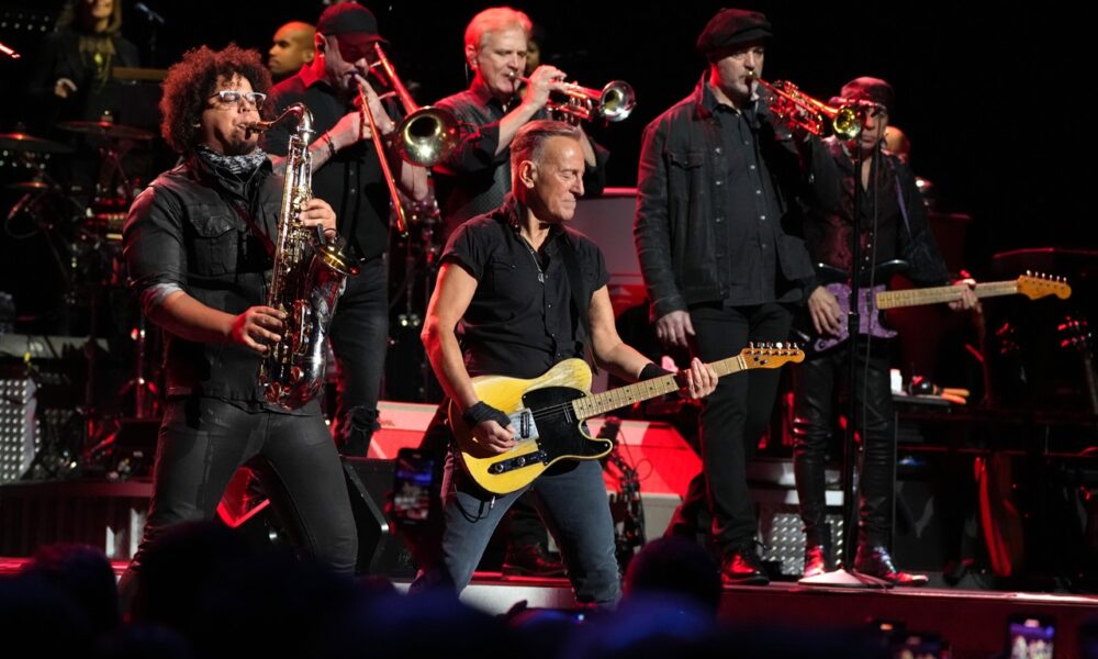 Bruce Springsteen and The E Street Band - Elmont, NY