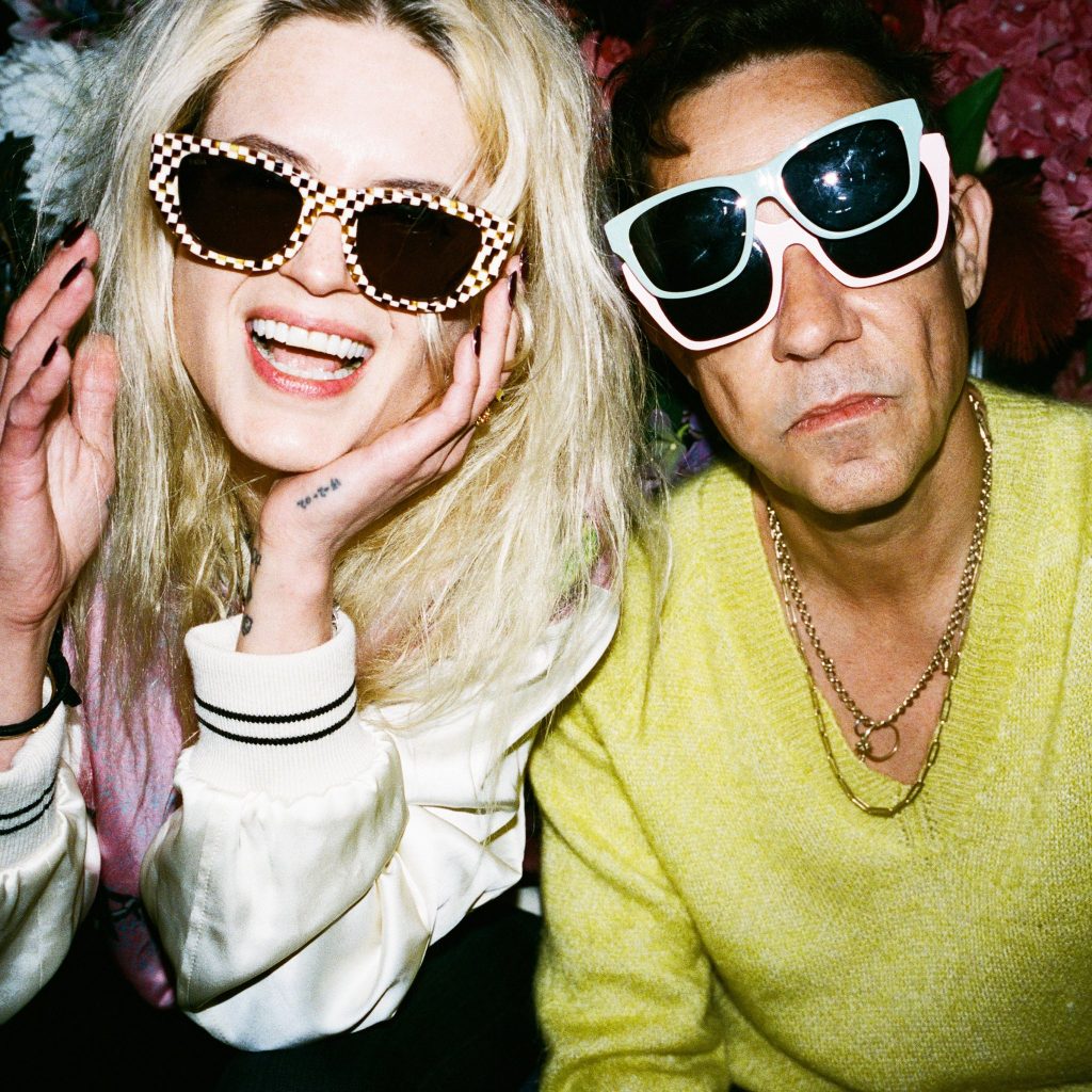 Enjoy a The Kills concert in Paris