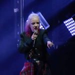 VIDEO: Shirley Manson stops fight at concert