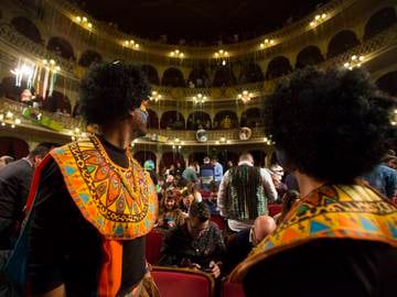 Spectators of the COAC 2019 at the Gran Teatro Falla in Cádiz.