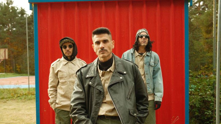 Álvaro Benito's new group is called Chicle and it sounds very cool