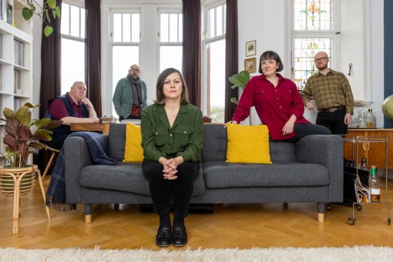 Camera Obscura announces its first album in 10 years