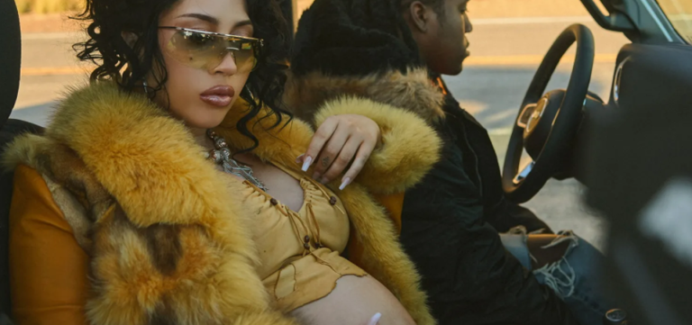 Kali Uchis touches the networks with the news of her pregnancy