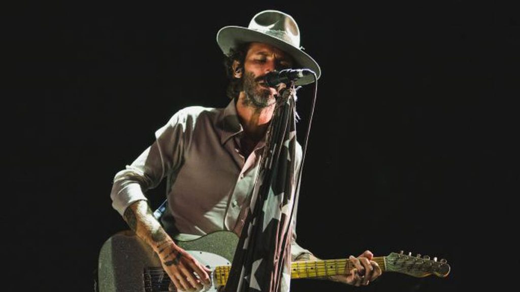 Leiva releases a new song, 'Sashimi', which comes accompanied by a unique video clip