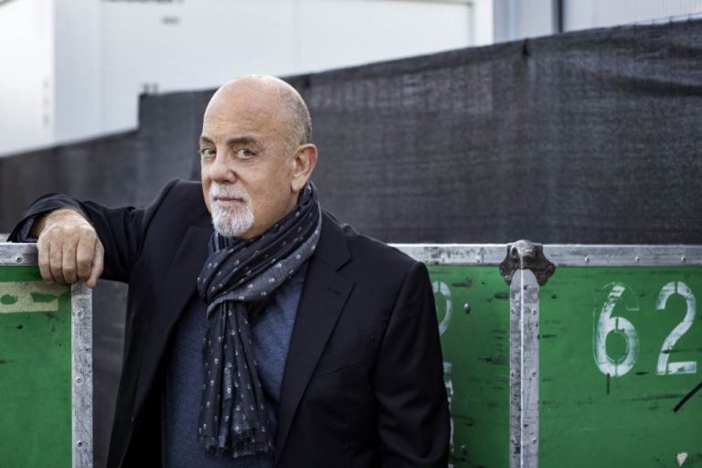 BILLY JOEL il nuovo singolo “Turn the Lights Back On” [Guarda il video]