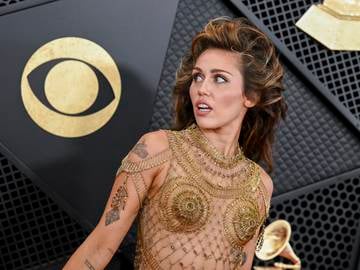 Miley Cyrus clarifies that she was joking at the Grammys... about her underwear (not about her father)