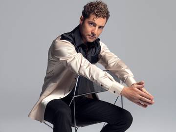 David Bisbal gives a concert for a very demanding and special audience: his  little Bianca's class!