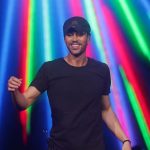 Enrique Iglesias, conquering the Anglo public with 'Space In My Heart' with Miranda Lambert