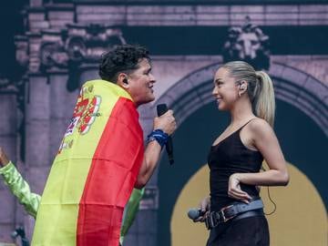 Historic concert: Carlos Vives fills Madrid's Puerta de Alcalá with music with special guests