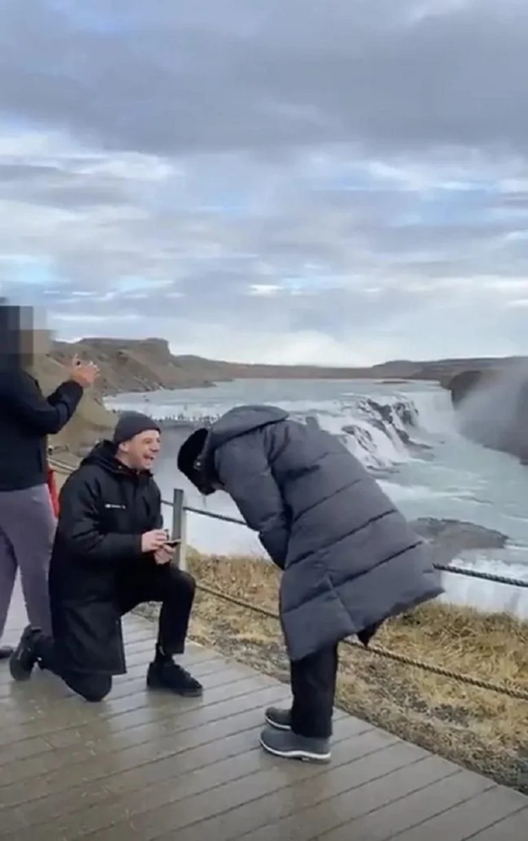 A Tourist Ruins A Couple's Marriage Proposal And Sparks Internet Outrage