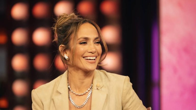 Jennifer Lopez nips her toxic relationships in the bud in the video for 'Rebound'