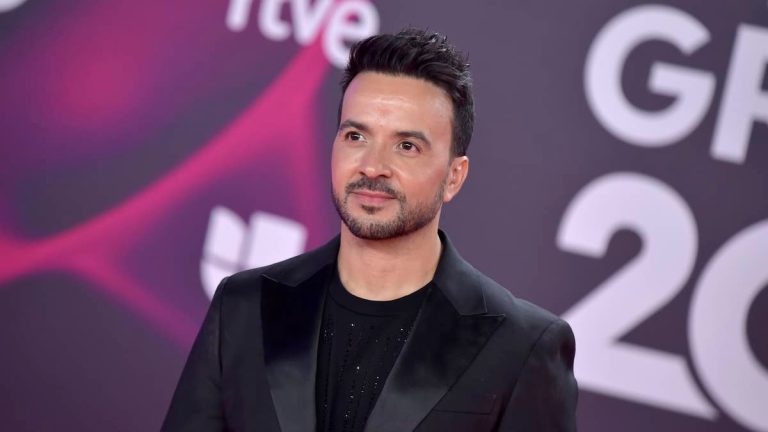 Luis Fonsi falls in love with the language of bachata with 'La Romana'