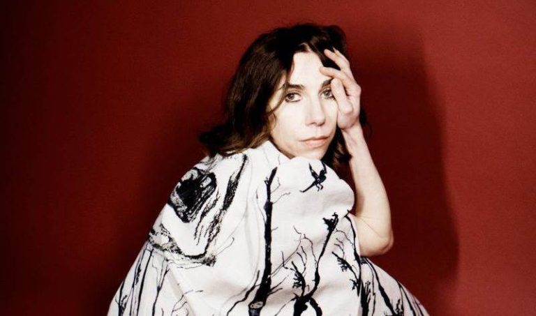 PJ HARVEY il video del singolo “Seem an I” [Guarda il video]