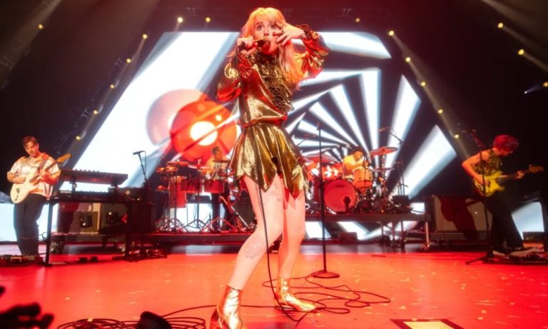 Paramore live