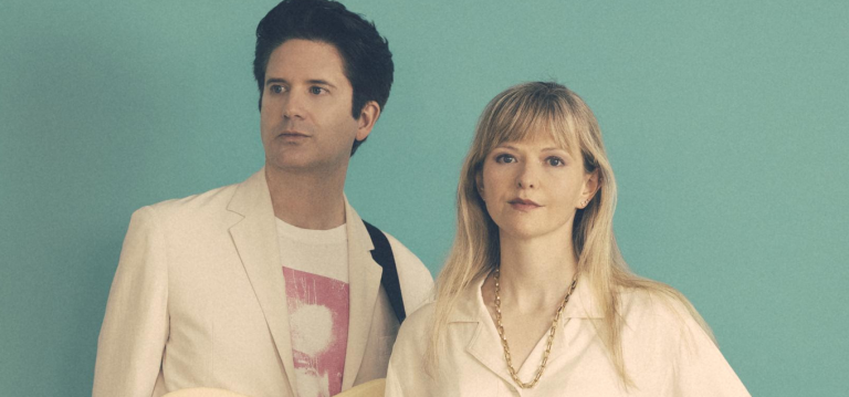 Still Corners moves with the premiere of “Crystal Blue”