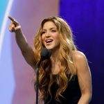 Shakira's stellar appearance at the Grupo Frontera concert leaves a preview of her next song, 'Entre parentheses'