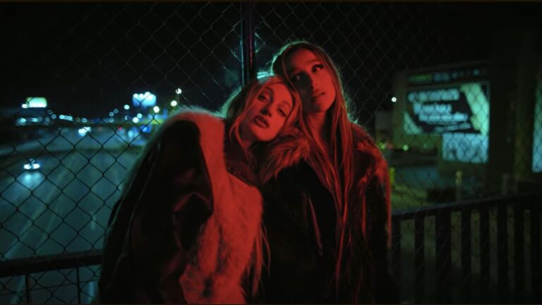 Shots, motels and a getaway car are the protagonists of 'Thelma & Louise', the long-awaited collaboration between Belén Aguilera and Julieta