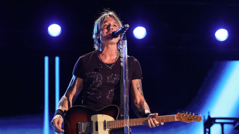 Keith Urban releases 'HEART LIKE A HOMETOWN', a new preview of his upcoming album 'HIGH'