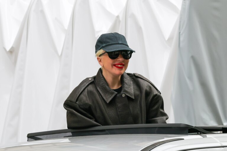 Lady Gaga in Paris: she reveals two unpublished extracts from her next album