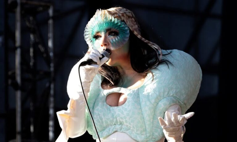 Bjork Cornucopia live