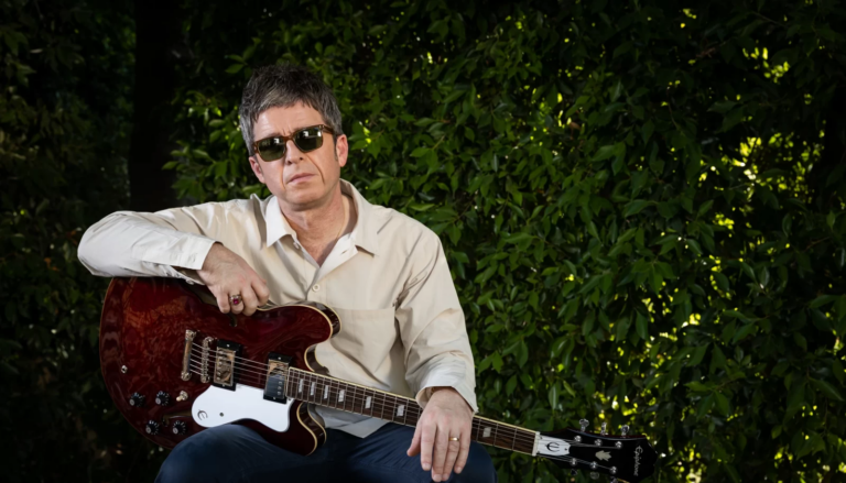 Noel Gallagher reinvents “Champagne Supernova”