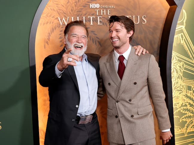 Patrick and Arnold Schwarzenegger in the premiere of & quot; The White Lotus & quot; Season 3