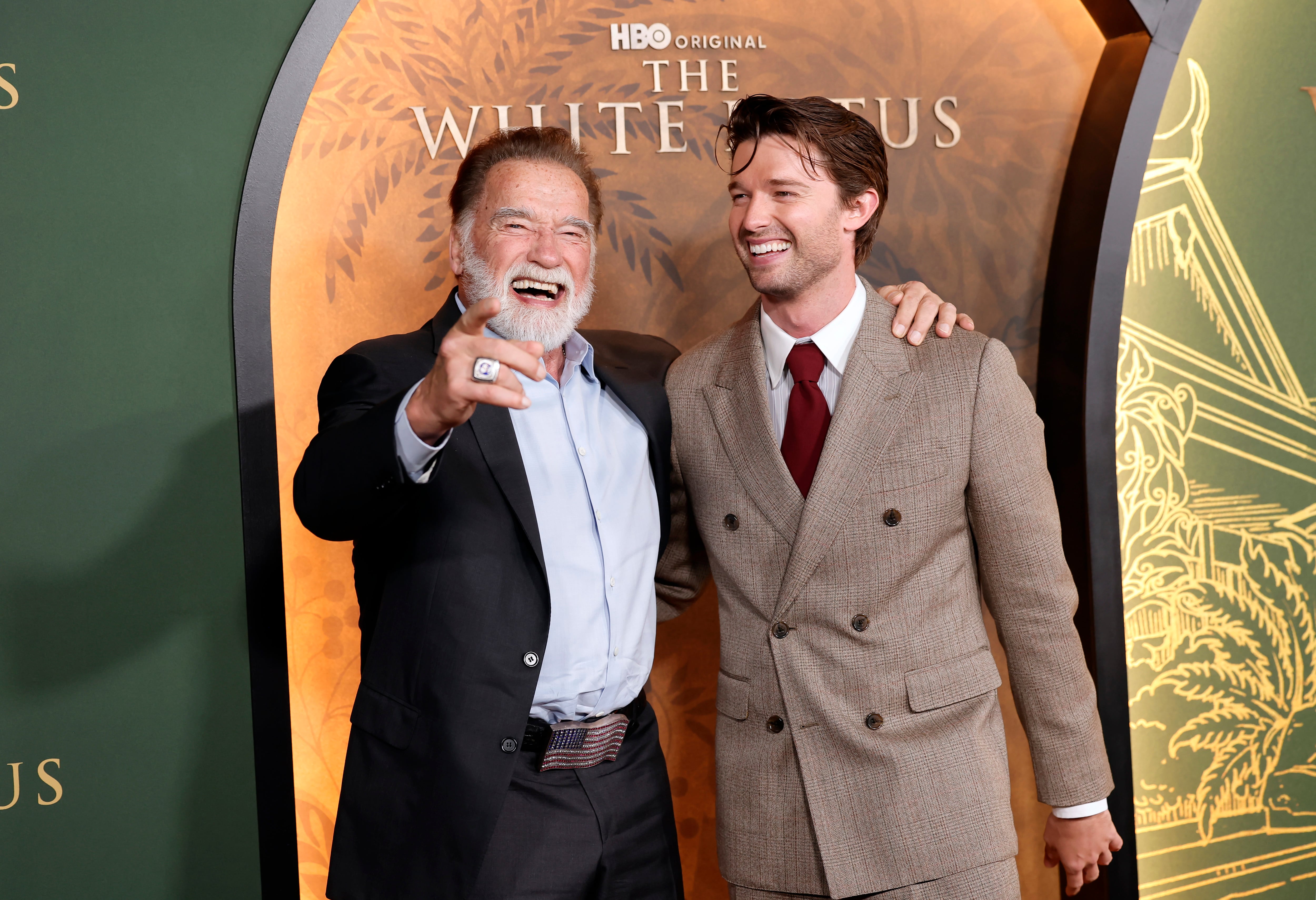 Patrick and Arnold Schwarzenegger in the premiere of & quot; The White Lotus & quot; Season 3